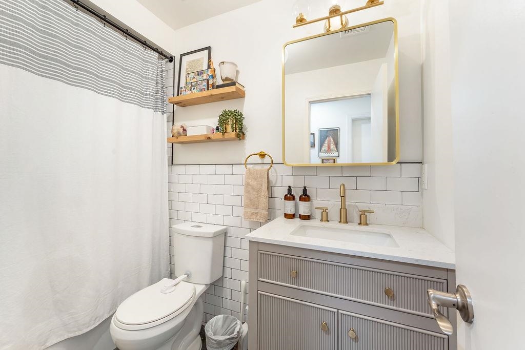 640 38TH ST Unit: 1