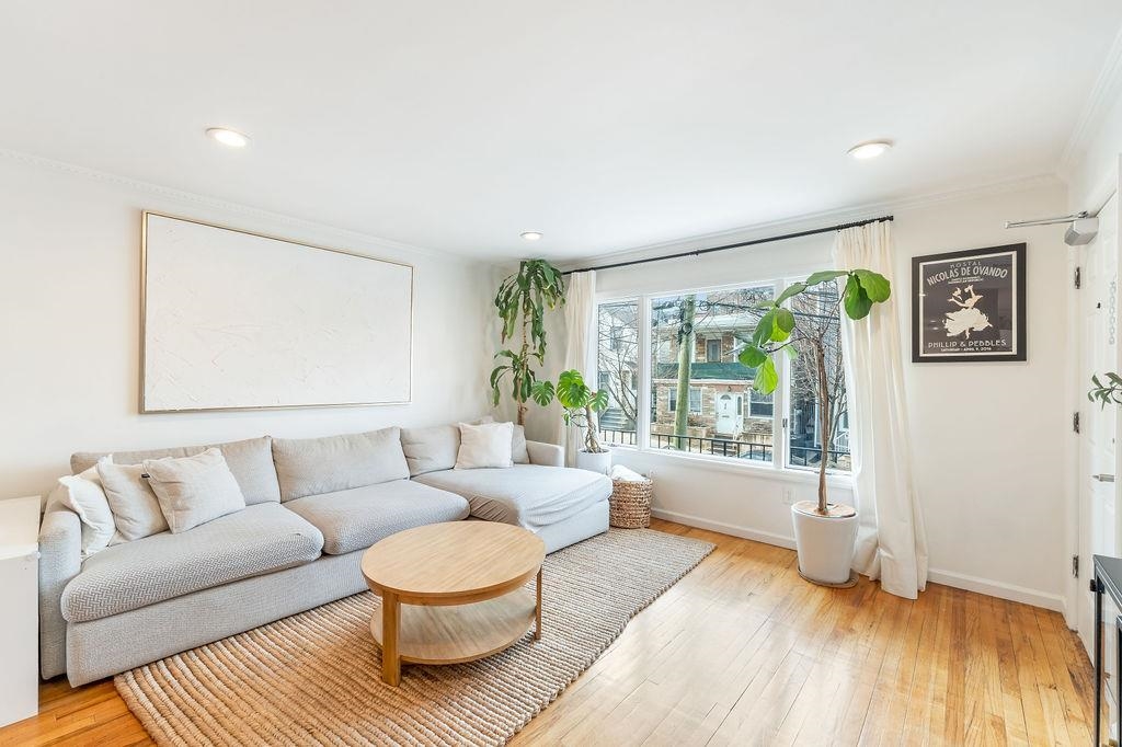 640 38TH ST Unit: 1
