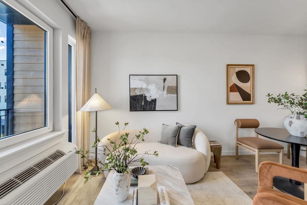 301 WEST SIDE AVE Unit: 327