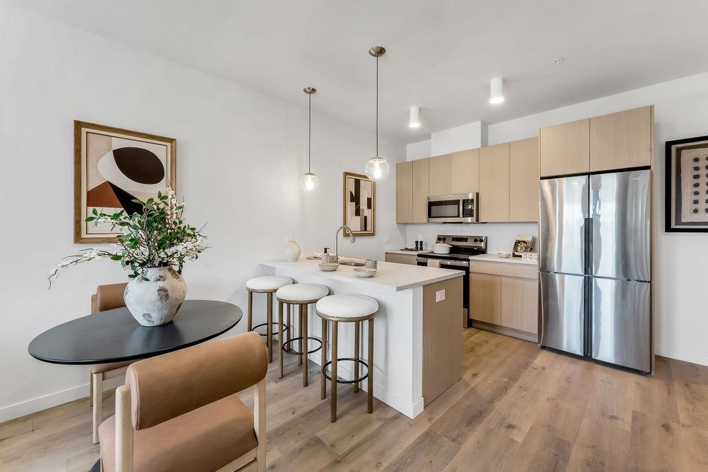 301 WEST SIDE AVE Unit: 424