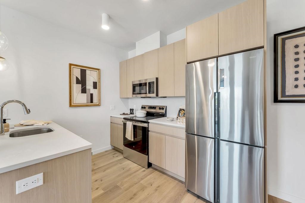 301 WEST SIDE AVE Unit: 411