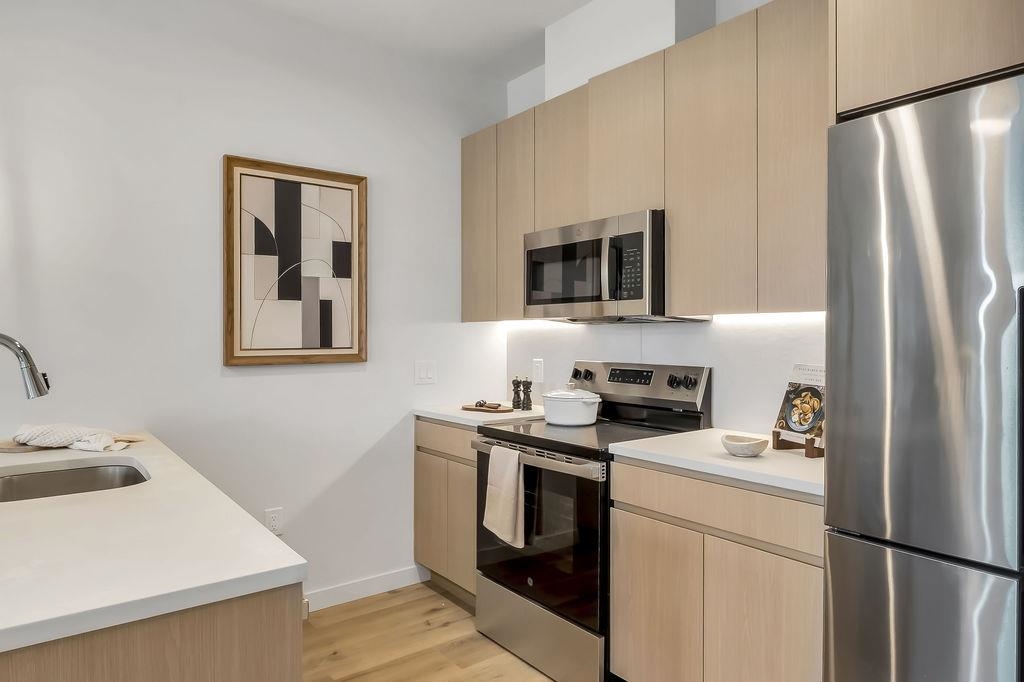 301 WEST SIDE AVE Unit: 411