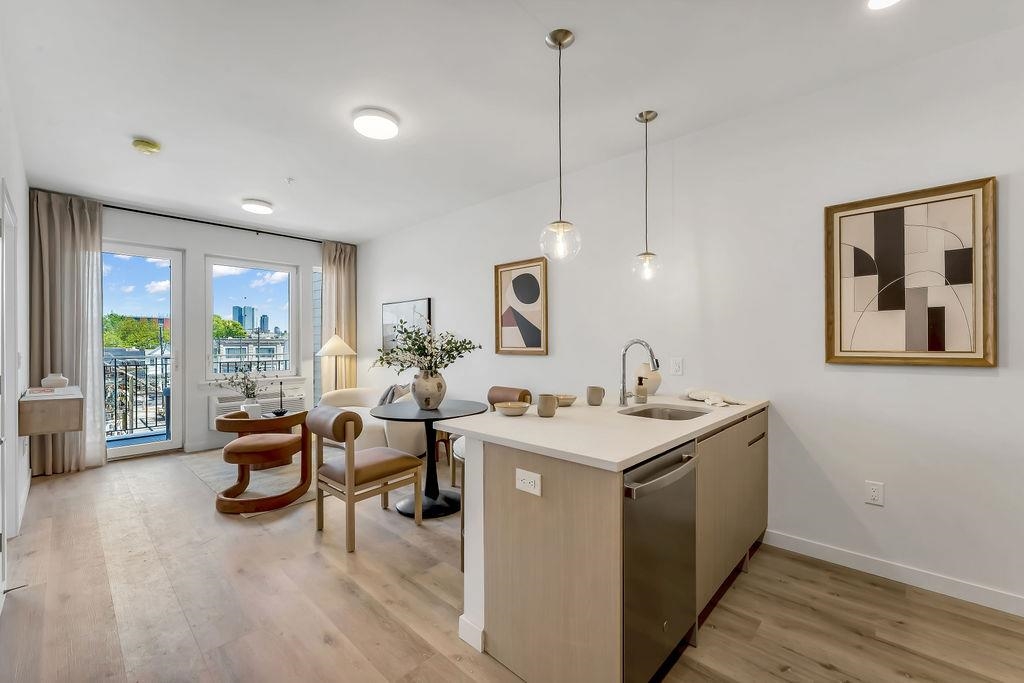 301 WEST SIDE AVE Unit: 418