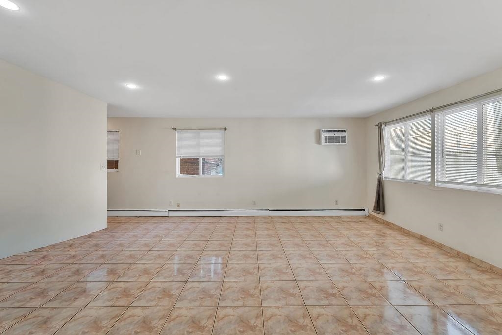 226 49TH ST Unit: 2