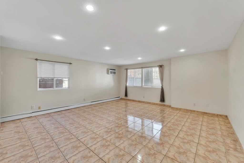 226 49TH ST Unit: 2
