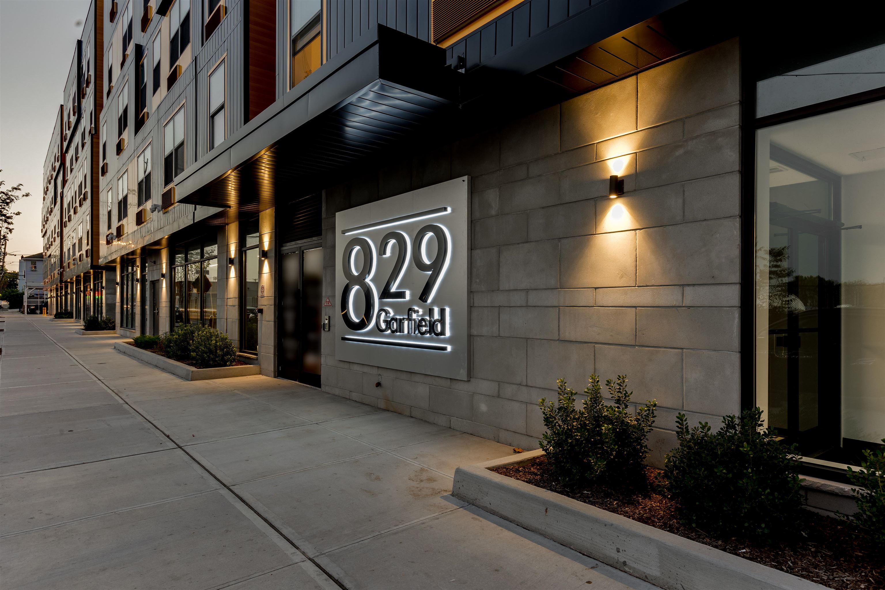 829 GARFIELD AVE Unit: 208