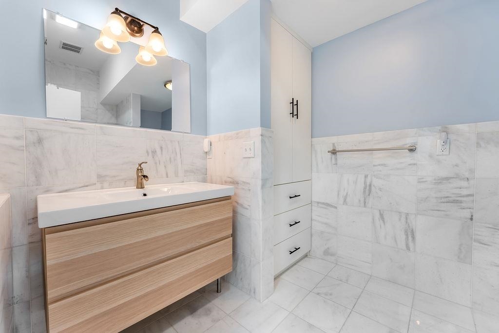 53 W 19TH ST
