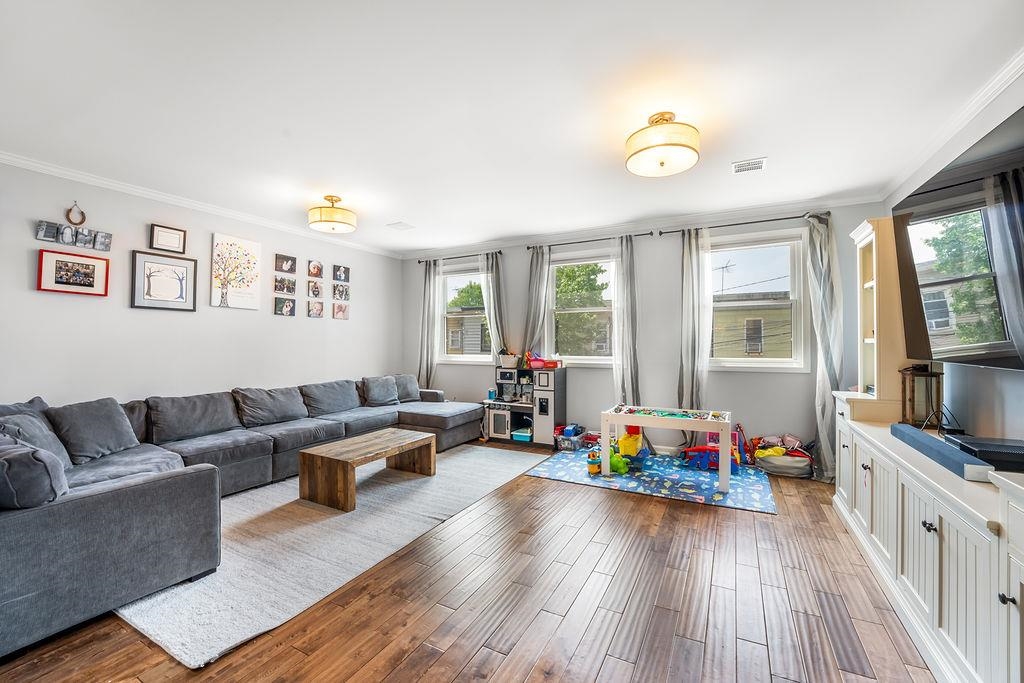 53 W 19TH ST