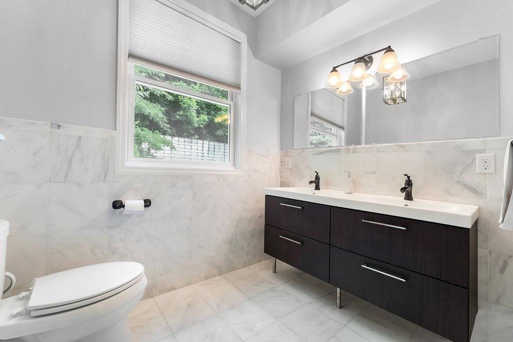 53 W 19TH ST