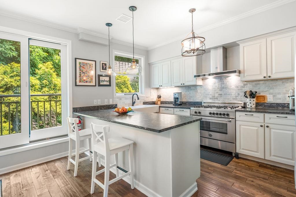 53 W 19TH ST