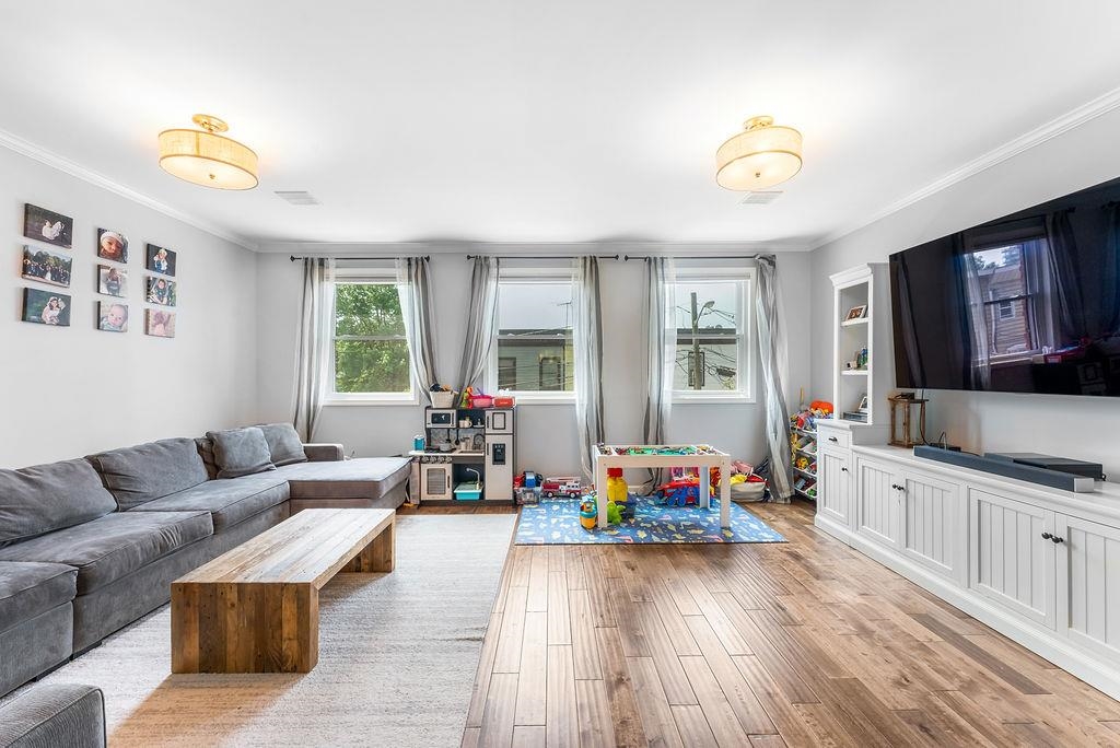 53 W 19TH ST
