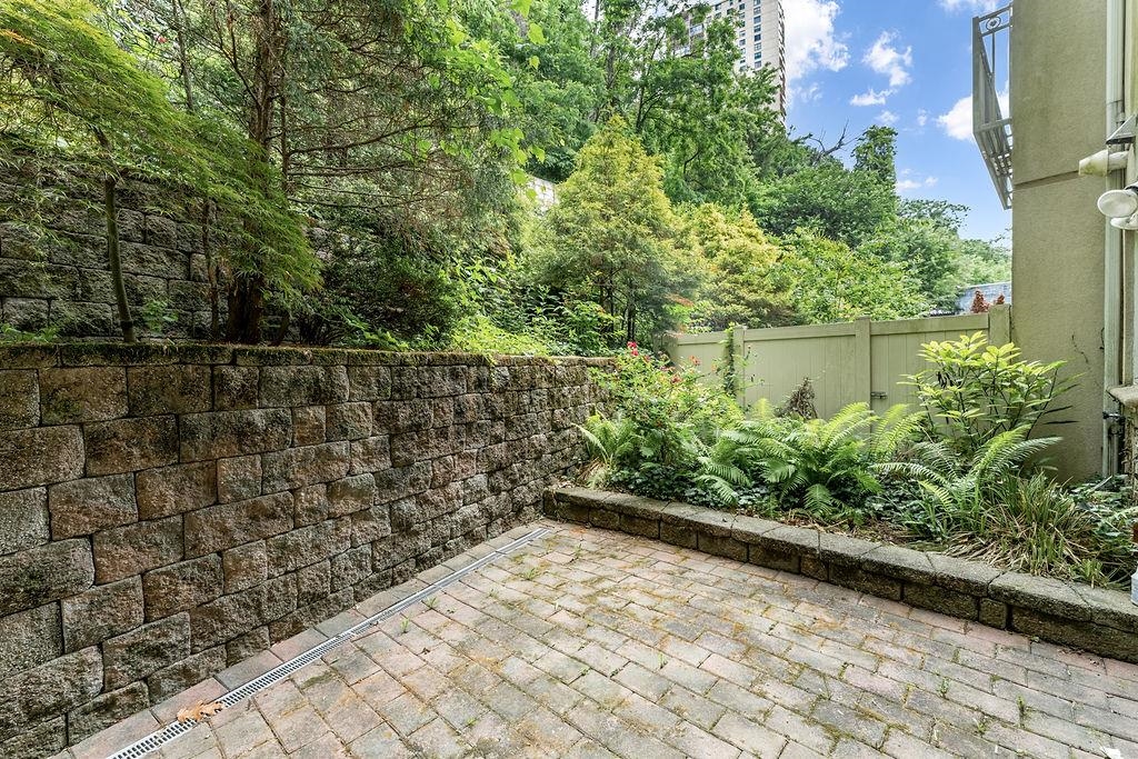 53 W 19TH ST