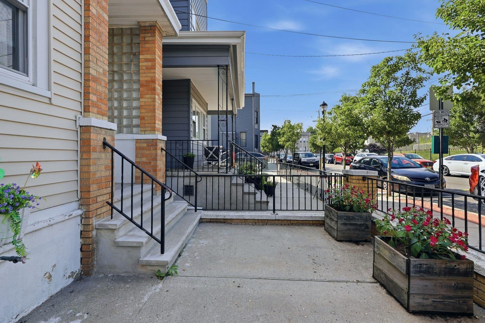 211(A) 20TH ST Unit: 2