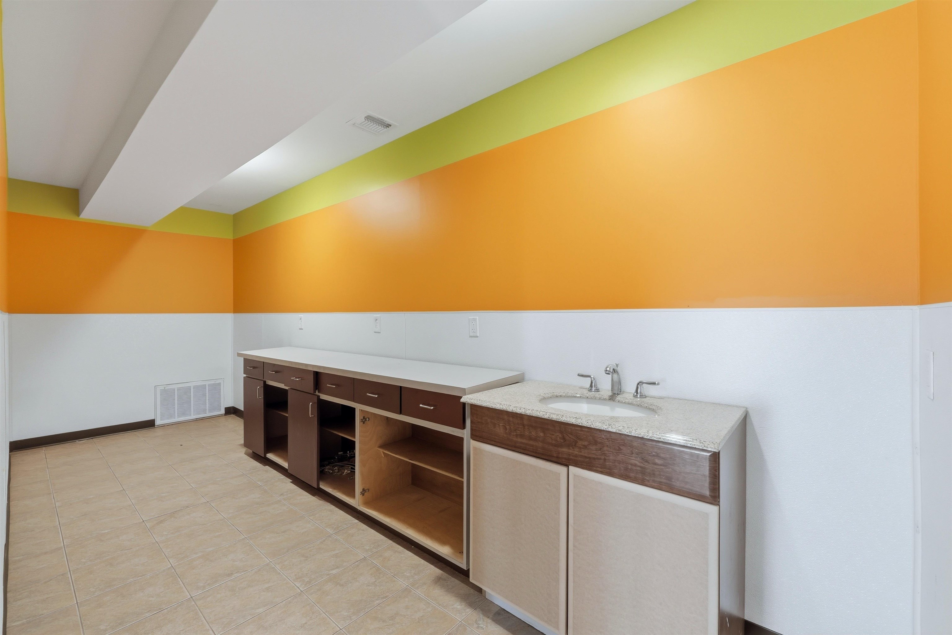 5405 BERGENLINE AVE Unit: 2