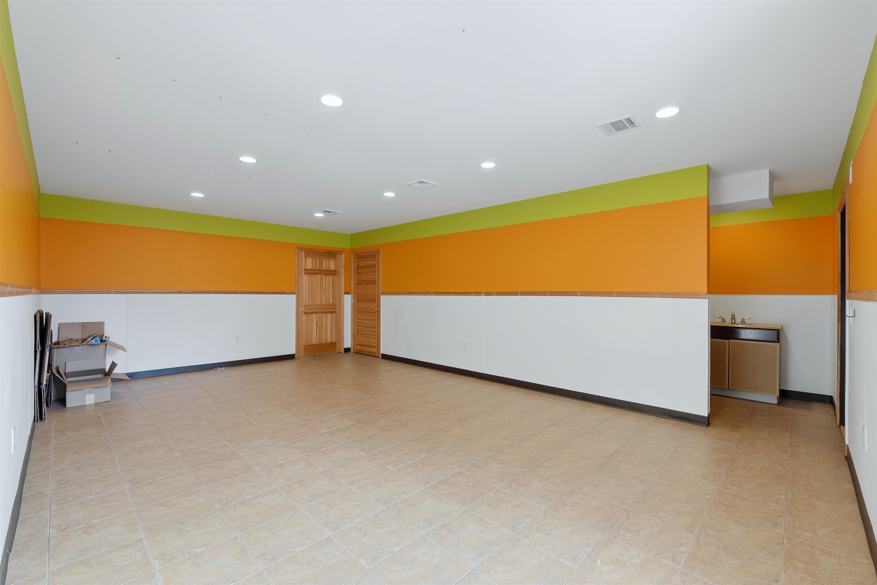 5405 BERGENLINE AVE Unit: 2