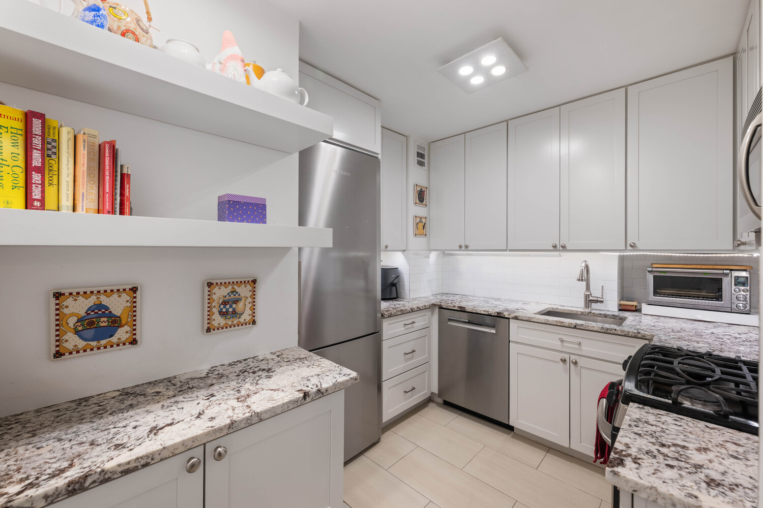 301 E 69TH Street 4K
