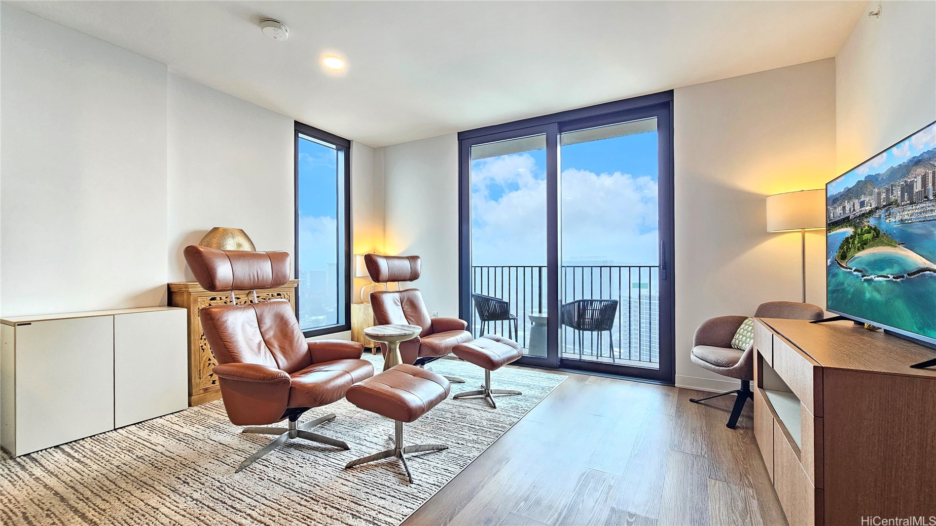 987 Queen Street 4015