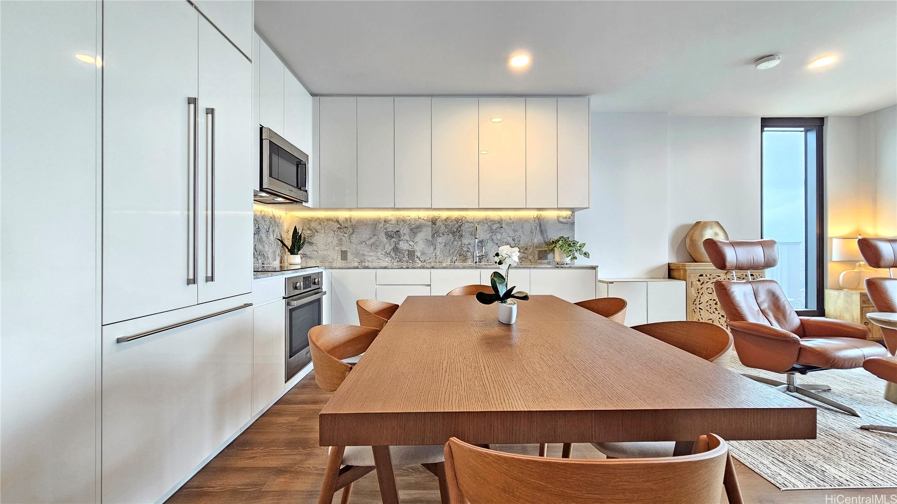 987 Queen Street 4015