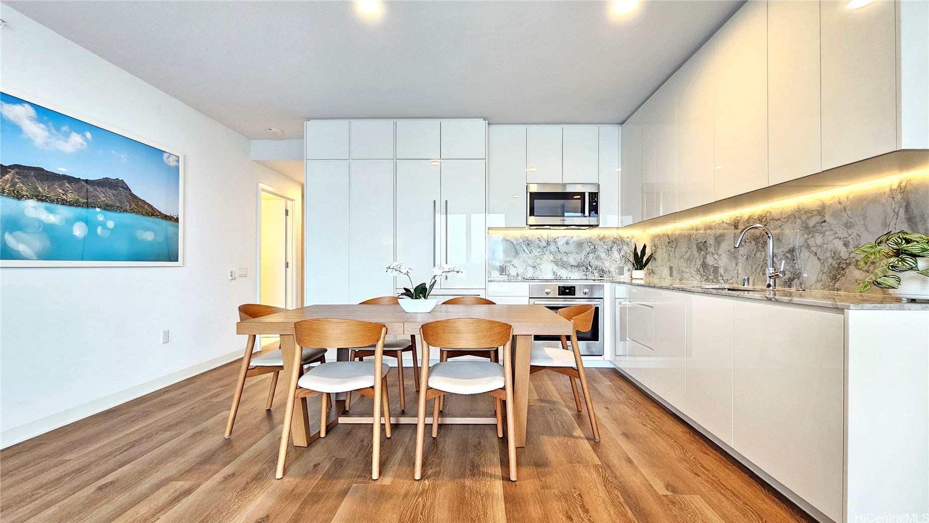 987 Queen Street 4015