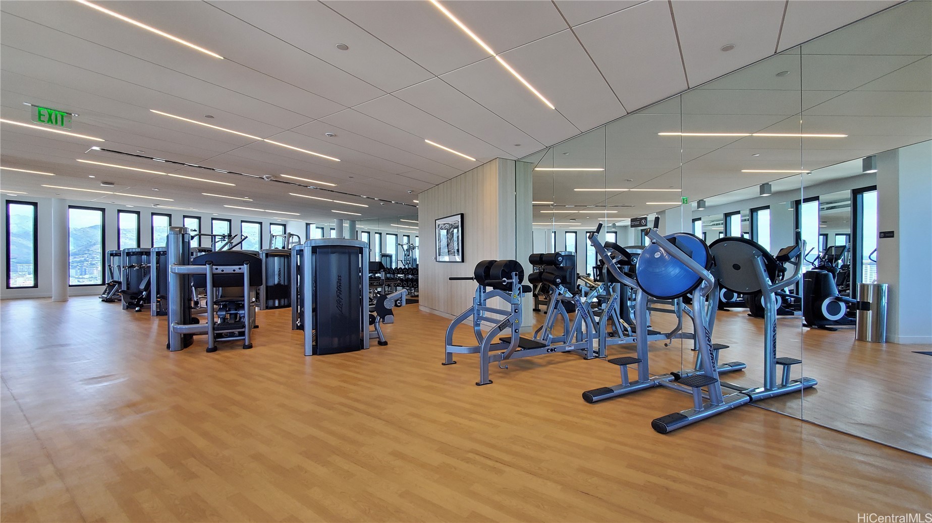 987 Queen Street 4015