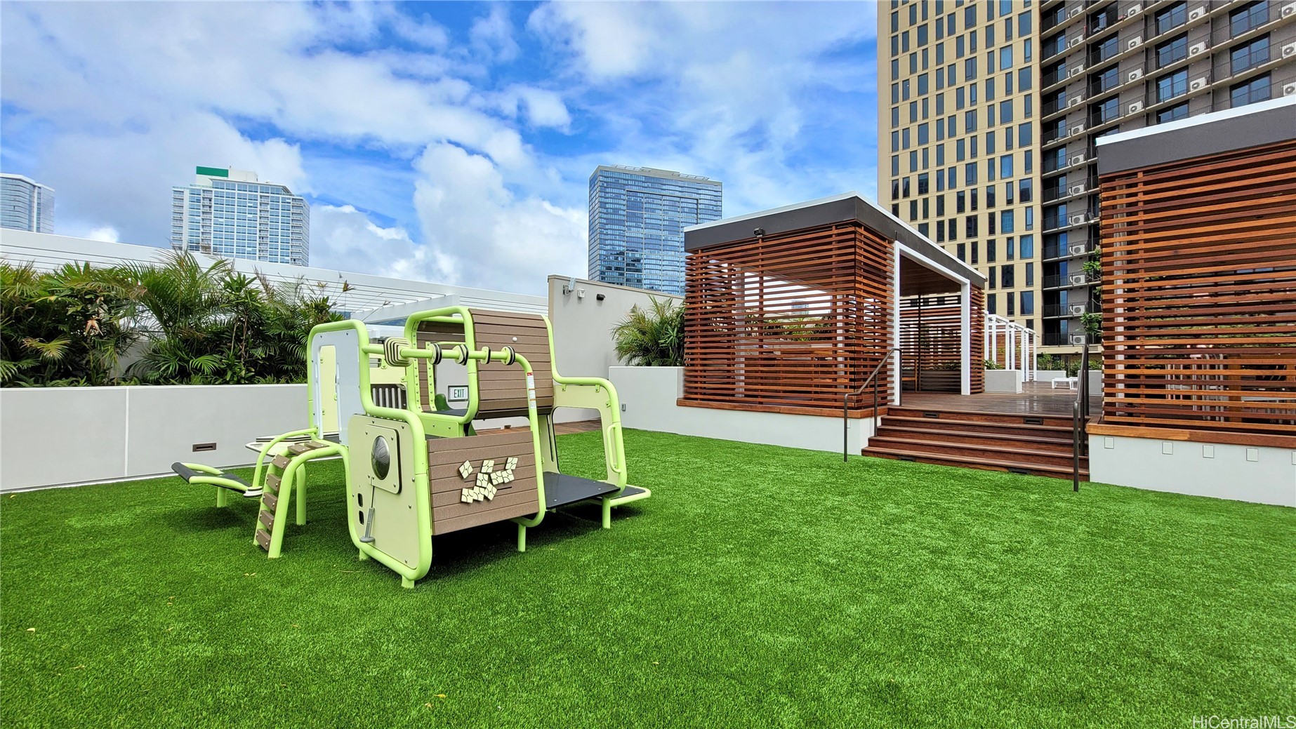 987 Queen Street 4015