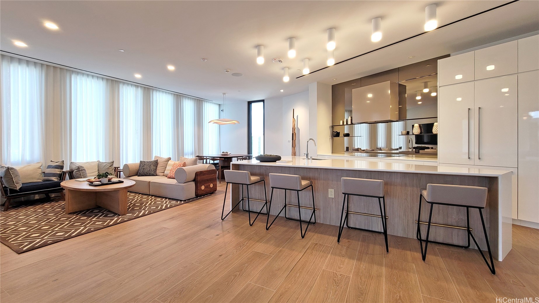 987 Queen Street 4015