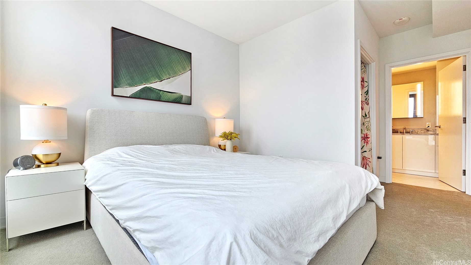 987 Queen Street 4015