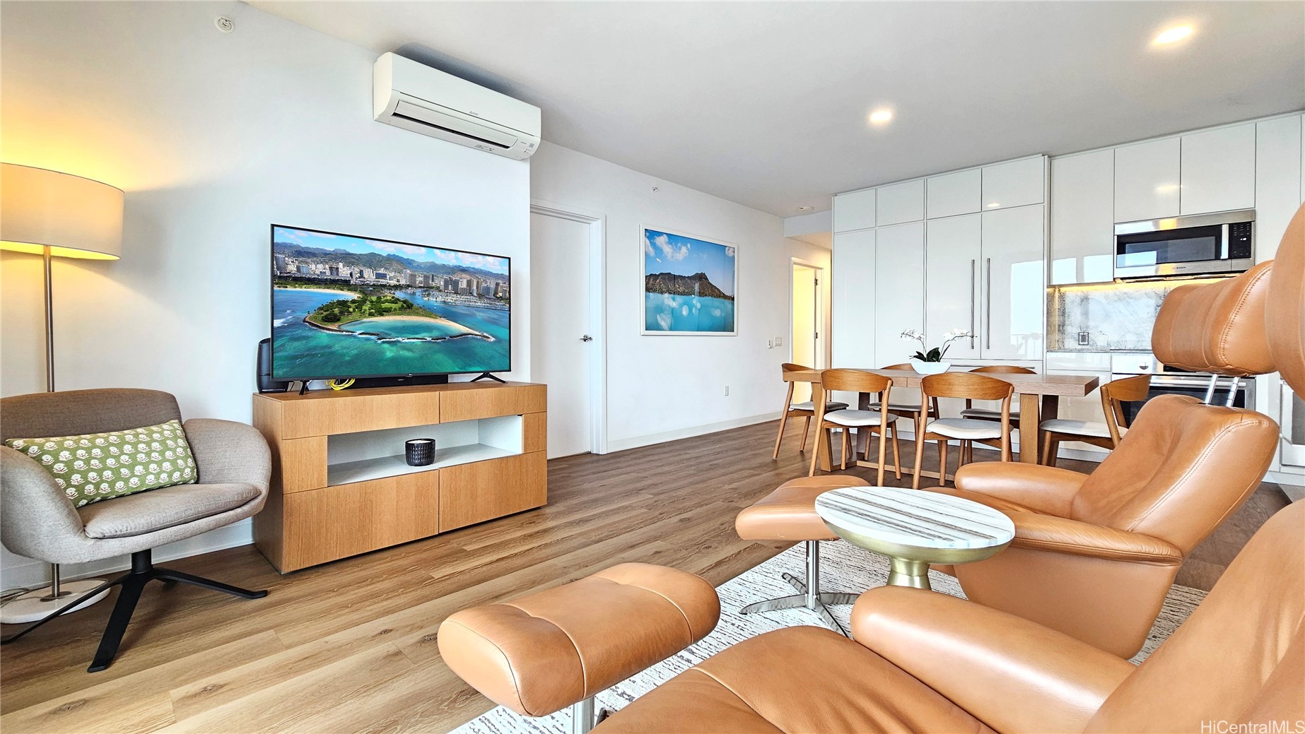 987 Queen Street 4015