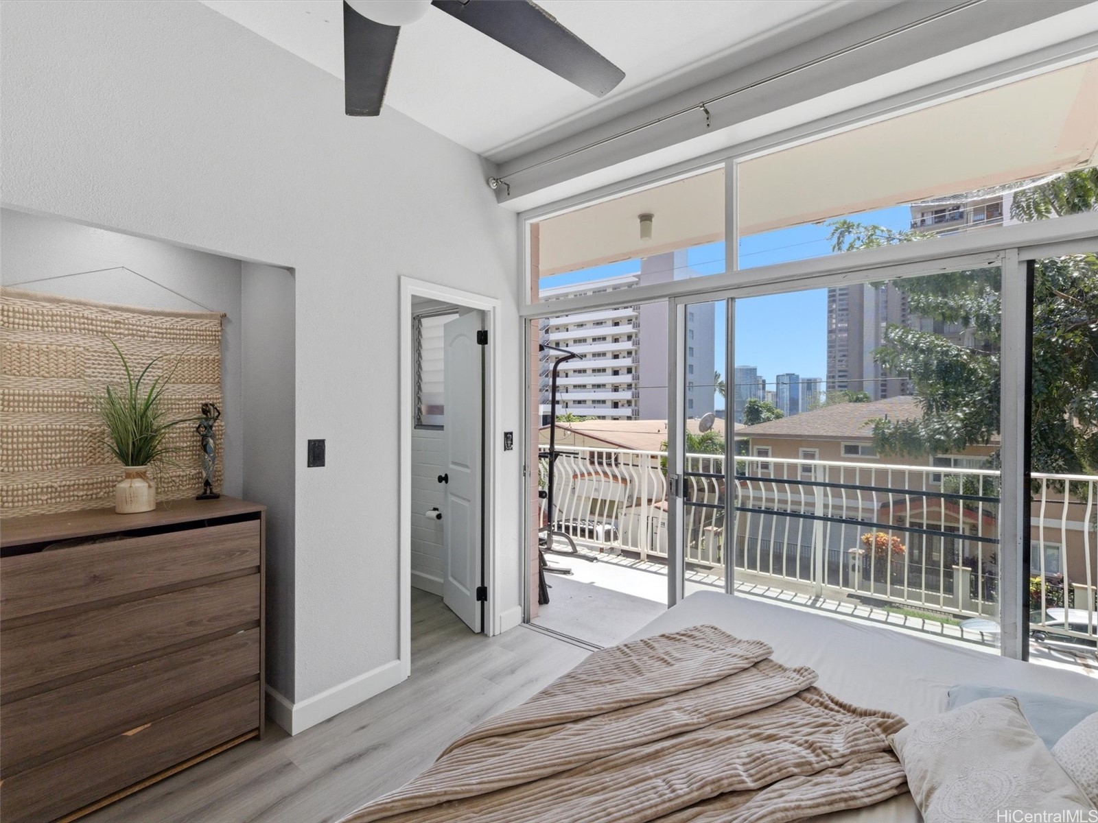 1020 Green Street 201