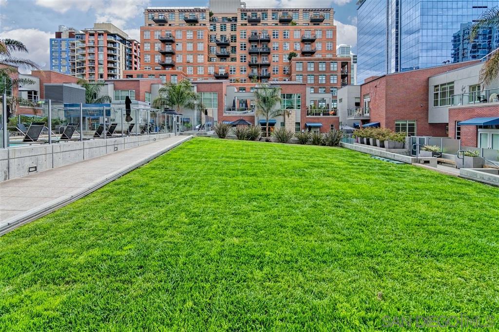 800 The Mark Ln 1807