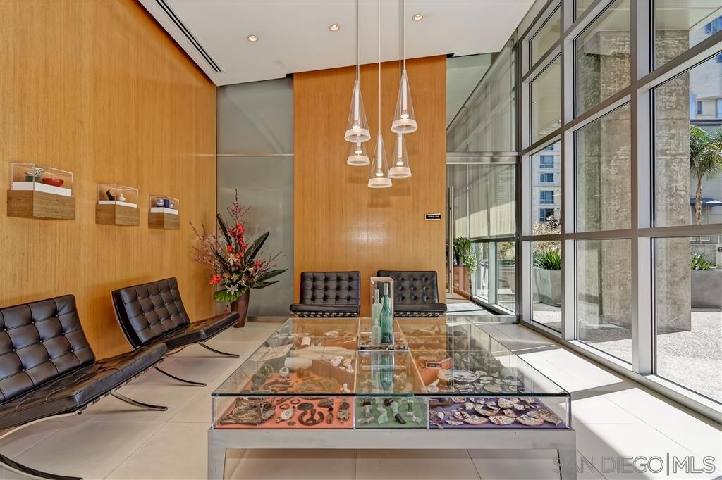 800 The Mark Ln 1807