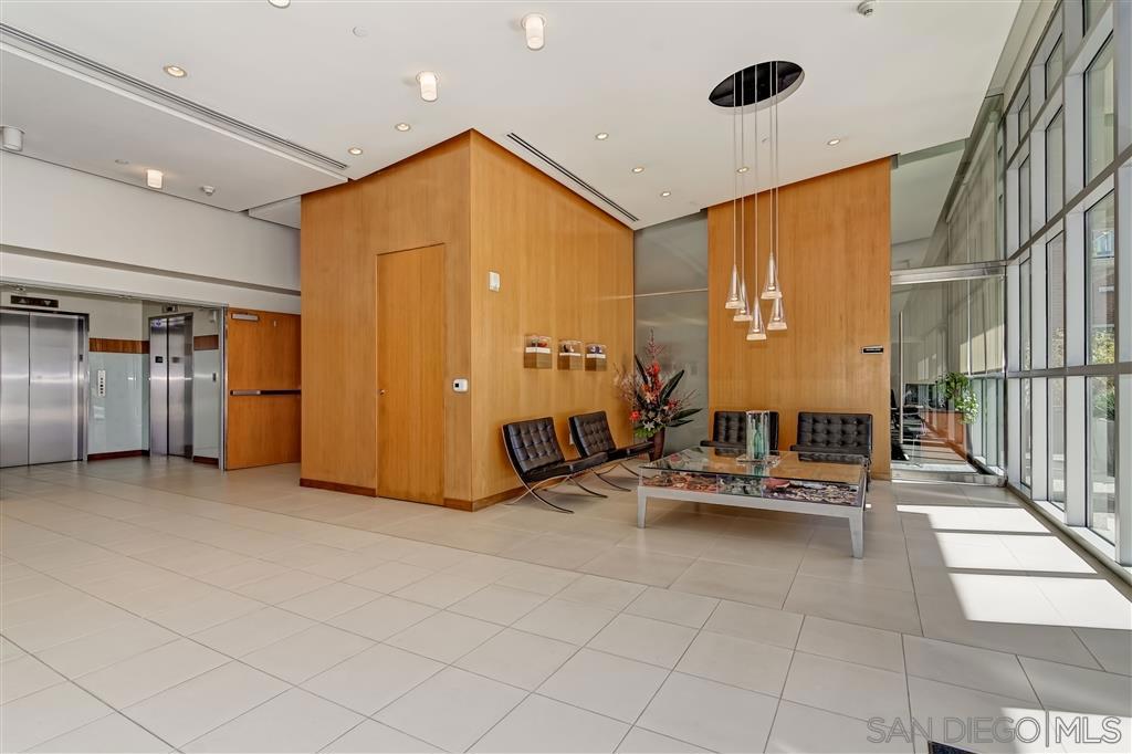 800 The Mark Ln 1807