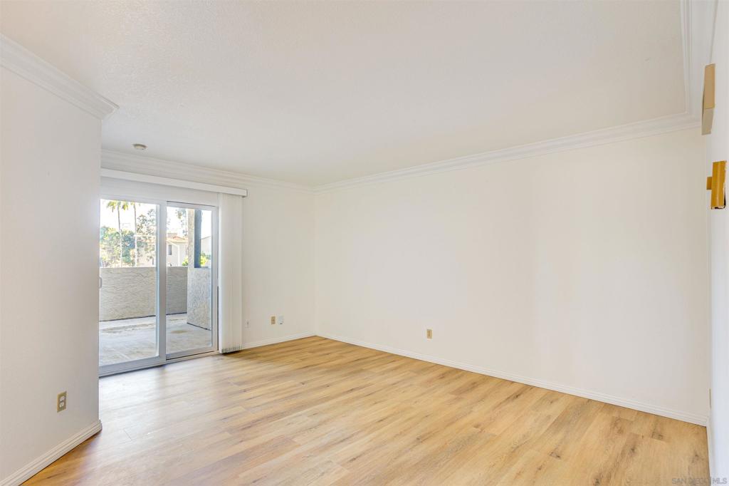 7565 Charmant Dr 507