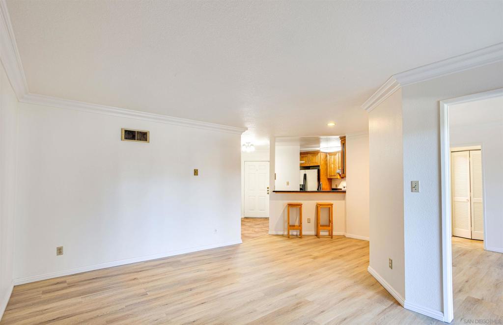 7565 Charmant Dr 507