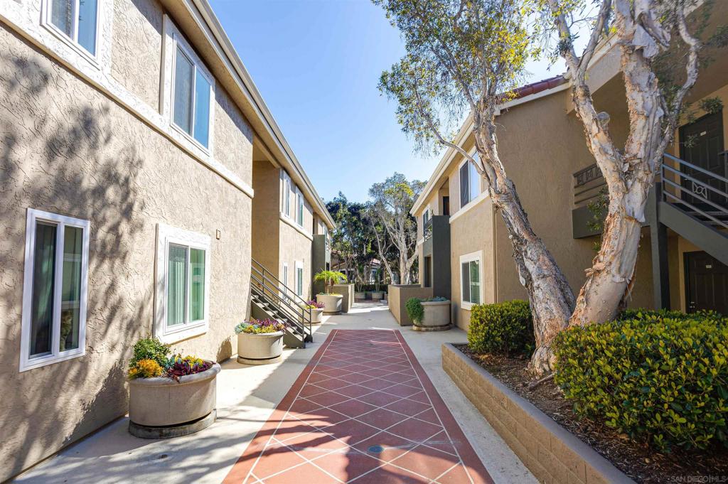 7565 Charmant Dr 507