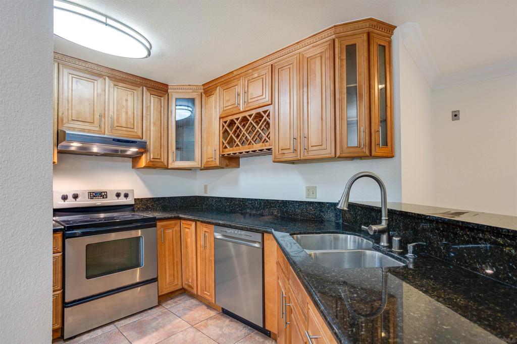 7565 Charmant Dr 507