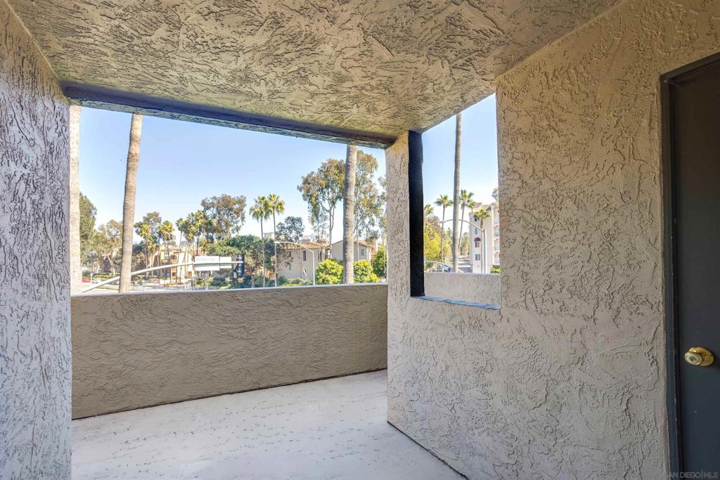 7565 Charmant Dr 507