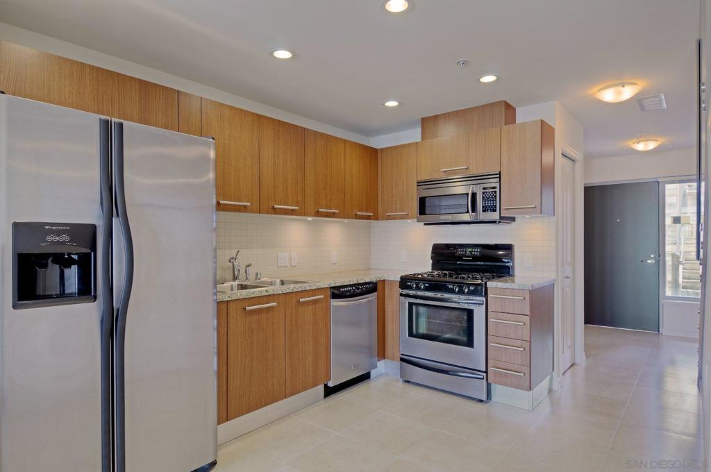 825 W W Beech St 302