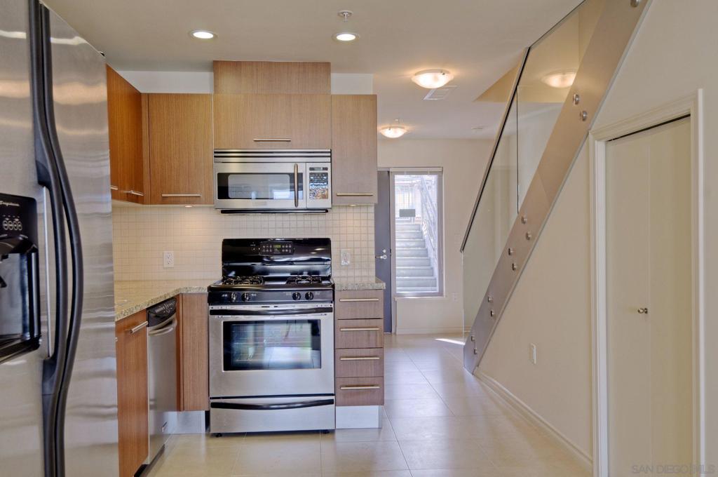 825 W W Beech St 302