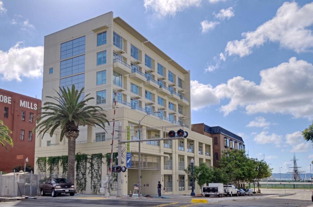 825 W W Beech St 302