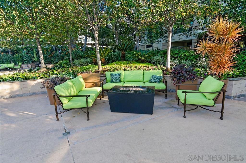 1205 Pacific Hwy 402