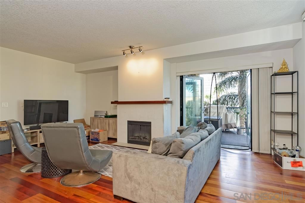 1205 Pacific Hwy 402