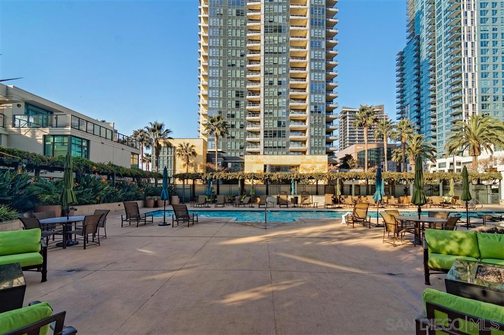 1205 Pacific Hwy 402