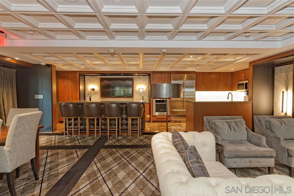 1205 Pacific Hwy 402