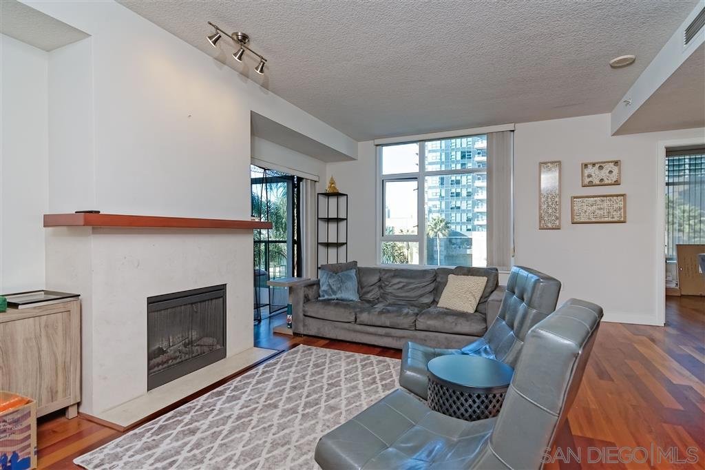 1205 Pacific Hwy 402