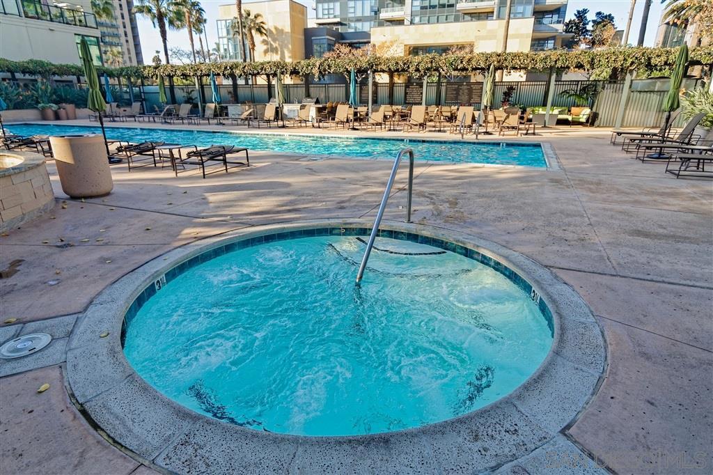 1205 Pacific Hwy 402