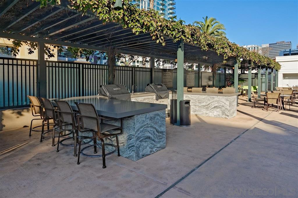 1205 Pacific Hwy 402