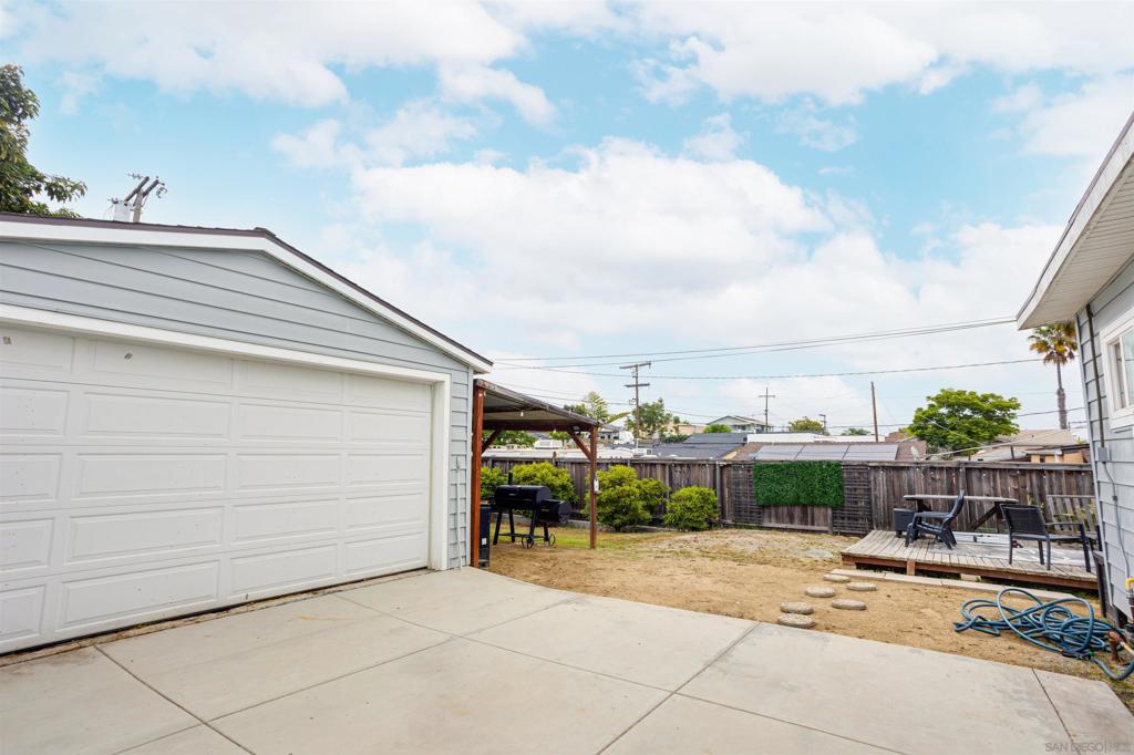 3836 Newton Ave