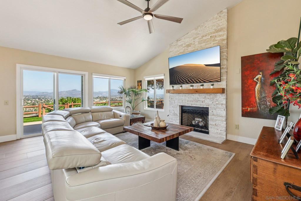 1305 Eagle Glen