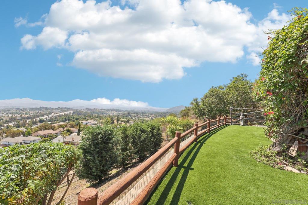 1305 Eagle Glen